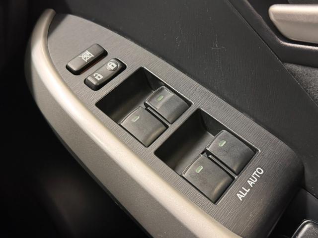 プリウス S 7インチナビ/バックカメラ/フルセグTV/ドライブレコーダー/ビルトインETC/オートライト/HIDヘッドライト/車両接近通報装置/ステアリングスイッチ/オートエアコン/プッシュスタート/スマートキー(27枚目)