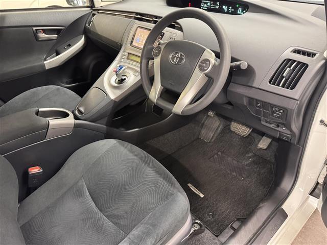 プリウス S 7インチナビ/バックカメラ/フルセグTV/ドライブレコーダー/ビルトインETC/オートライト/HIDヘッドライト/車両接近通報装置/ステアリングスイッチ/オートエアコン/プッシュスタート/スマートキー(28枚目)