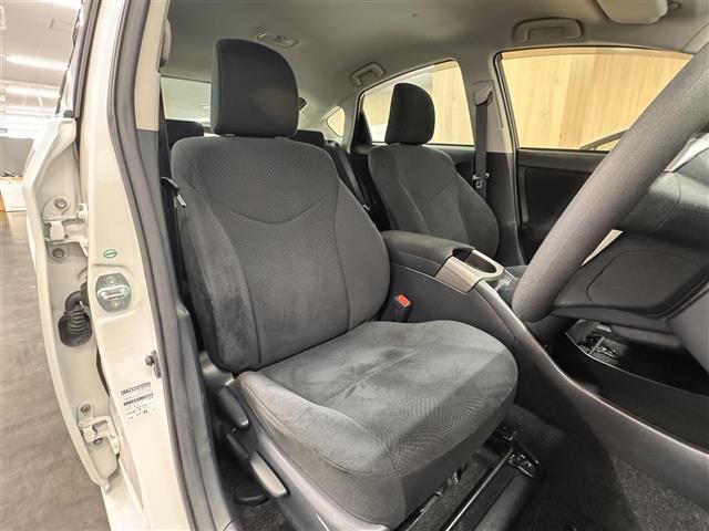 プリウス S 7インチナビ/バックカメラ/フルセグTV/ドライブレコーダー/ビルトインETC/オートライト/HIDヘッドライト/車両接近通報装置/ステアリングスイッチ/オートエアコン/プッシュスタート/スマートキー(30枚目)