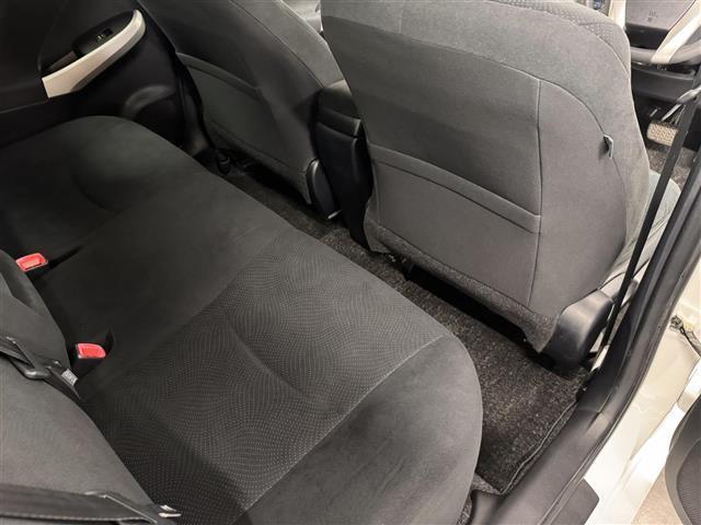 プリウス S 7インチナビ/バックカメラ/フルセグTV/ドライブレコーダー/ビルトインETC/オートライト/HIDヘッドライト/車両接近通報装置/ステアリングスイッチ/オートエアコン/プッシュスタート/スマートキー(34枚目)