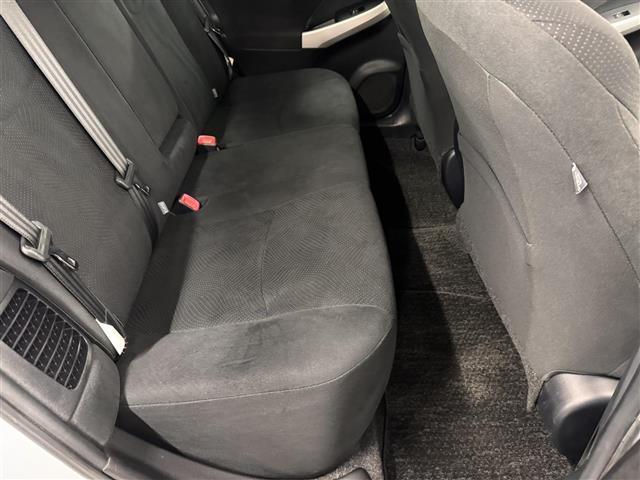 プリウス S 7インチナビ/バックカメラ/フルセグTV/ドライブレコーダー/ビルトインETC/オートライト/HIDヘッドライト/車両接近通報装置/ステアリングスイッチ/オートエアコン/プッシュスタート/スマートキー(35枚目)