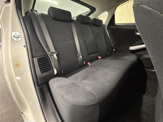 プリウス S 7インチナビ/バックカメラ/フルセグTV/ドライブレコーダー/ビルトインETC/オートライト/HIDヘッドライト/車両接近通報装置/ステアリングスイッチ/オートエアコン/プッシュスタート/スマートキー(36枚目)