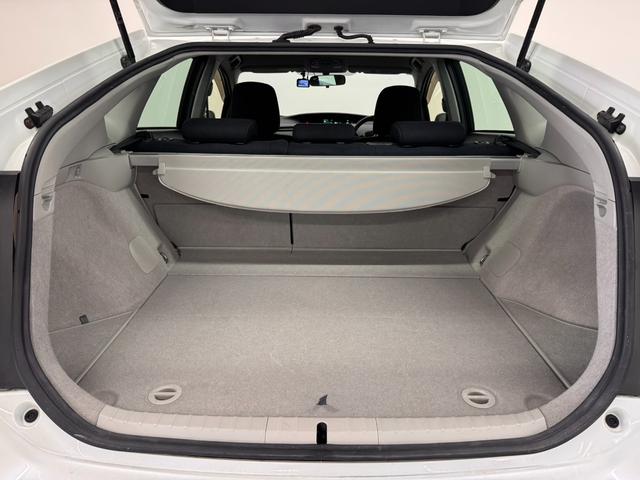 プリウス S 7インチナビ/バックカメラ/フルセグTV/ドライブレコーダー/ビルトインETC/オートライト/HIDヘッドライト/車両接近通報装置/ステアリングスイッチ/オートエアコン/プッシュスタート/スマートキー(40枚目)