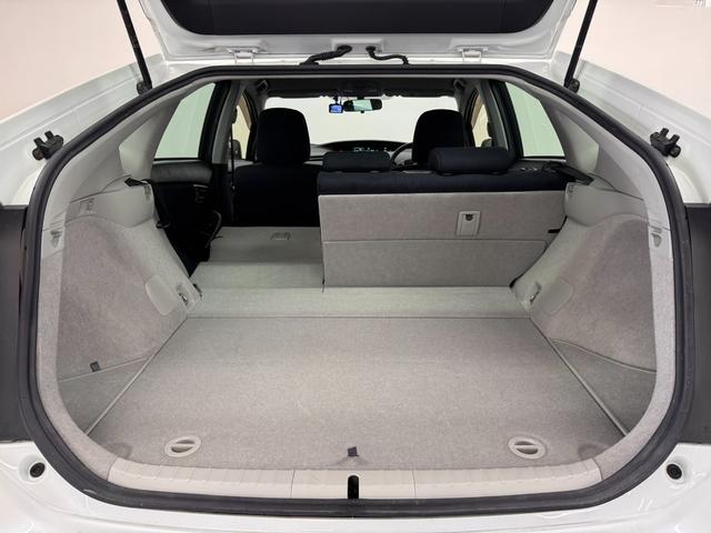 プリウス S 7インチナビ/バックカメラ/フルセグTV/ドライブレコーダー/ビルトインETC/オートライト/HIDヘッドライト/車両接近通報装置/ステアリングスイッチ/オートエアコン/プッシュスタート/スマートキー(42枚目)