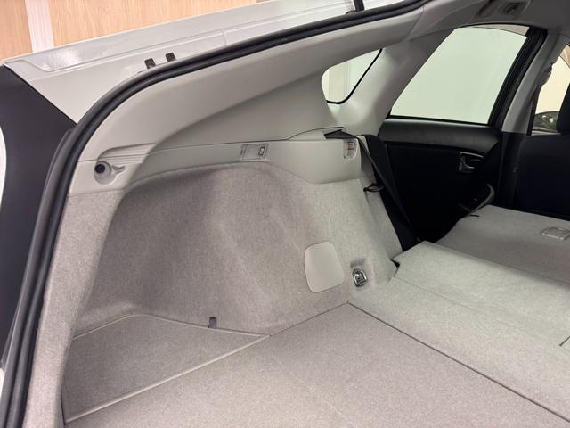 プリウス S 7インチナビ/バックカメラ/フルセグTV/ドライブレコーダー/ビルトインETC/オートライト/HIDヘッドライト/車両接近通報装置/ステアリングスイッチ/オートエアコン/プッシュスタート/スマートキー(44枚目)