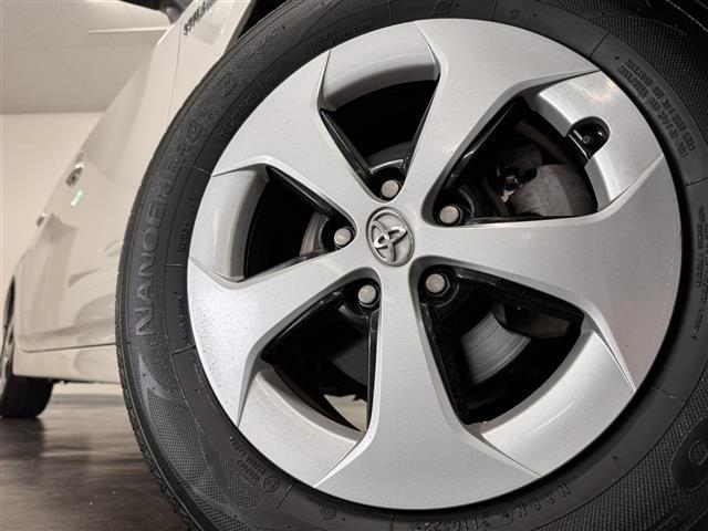 プリウス S 7インチナビ/バックカメラ/フルセグTV/ドライブレコーダー/ビルトインETC/オートライト/HIDヘッドライト/車両接近通報装置/ステアリングスイッチ/オートエアコン/プッシュスタート/スマートキー(56枚目)