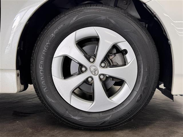 プリウス S 7インチナビ/バックカメラ/フルセグTV/ドライブレコーダー/ビルトインETC/オートライト/HIDヘッドライト/車両接近通報装置/ステアリングスイッチ/オートエアコン/プッシュスタート/スマートキー(57枚目)