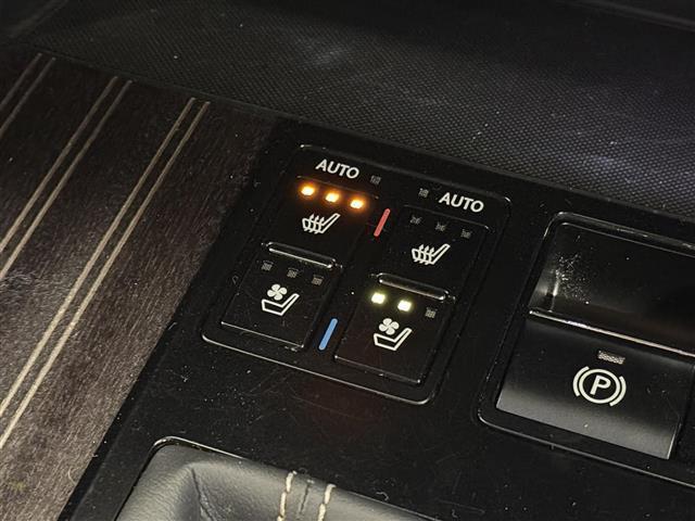 ＲＸ ＲＸ４５０ｈ　Ｆスポーツ　マークレビンソン／ＴＲＤエアロ／１２．３インチナビ／パノラミックビュー／ＥＴＣ２．０／ブラインドスポットモニター／黒革シート／衝突被害軽減／パワーバックドア／カラーＨＵＤ／パワーシート／冷暖シート（9枚目）