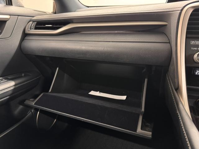 ＲＸ ＲＸ４５０ｈ　Ｆスポーツ　マークレビンソン／ＴＲＤエアロ／１２．３インチナビ／パノラミックビュー／ＥＴＣ２．０／ブラインドスポットモニター／黒革シート／衝突被害軽減／パワーバックドア／カラーＨＵＤ／パワーシート／冷暖シート（14枚目）