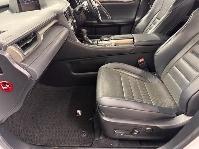 ＲＸ ＲＸ４５０ｈ　Ｆスポーツ　マークレビンソン／ＴＲＤエアロ／１２．３インチナビ／パノラミックビュー／ＥＴＣ２．０／ブラインドスポットモニター／黒革シート／衝突被害軽減／パワーバックドア／カラーＨＵＤ／パワーシート／冷暖シート（42枚目）