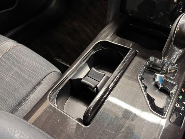 クラウンハイブリッド アスリートＳ　寒冷地仕様／８インチナビ／バックカメラ／ドライブレコーダー／ＥＴＣ／クルーズコントロール／パワーシート／シートヒーター／ステアリングヒーター／オートライト／ＨＩＤヘッドライト／社外１９ＡＷ／Ｐスタート（14枚目）