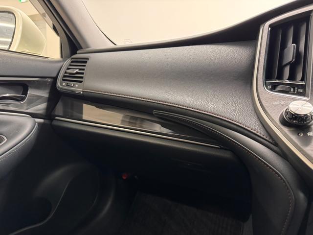 クラウンハイブリッド アスリートＳ　寒冷地仕様／８インチナビ／バックカメラ／ドライブレコーダー／ＥＴＣ／クルーズコントロール／パワーシート／シートヒーター／ステアリングヒーター／オートライト／ＨＩＤヘッドライト／社外１９ＡＷ／Ｐスタート（15枚目）