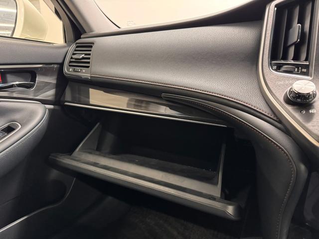 クラウンハイブリッド アスリートＳ　寒冷地仕様／８インチナビ／バックカメラ／ドライブレコーダー／ＥＴＣ／クルーズコントロール／パワーシート／シートヒーター／ステアリングヒーター／オートライト／ＨＩＤヘッドライト／社外１９ＡＷ／Ｐスタート（16枚目）