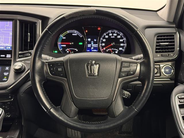 クラウンハイブリッド アスリートＳ　寒冷地仕様／８インチナビ／バックカメラ／ドライブレコーダー／ＥＴＣ／クルーズコントロール／パワーシート／シートヒーター／ステアリングヒーター／オートライト／ＨＩＤヘッドライト／社外１９ＡＷ／Ｐスタート（19枚目）