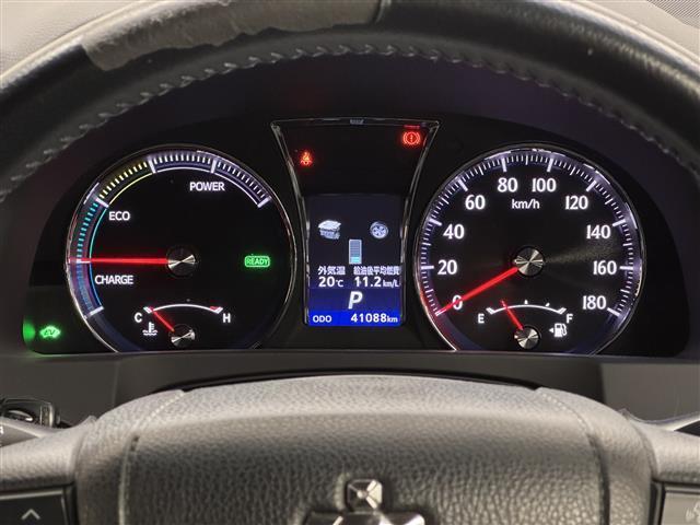 クラウンハイブリッド アスリートＳ　寒冷地仕様／８インチナビ／バックカメラ／ドライブレコーダー／ＥＴＣ／クルーズコントロール／パワーシート／シートヒーター／ステアリングヒーター／オートライト／ＨＩＤヘッドライト／社外１９ＡＷ／Ｐスタート（20枚目）