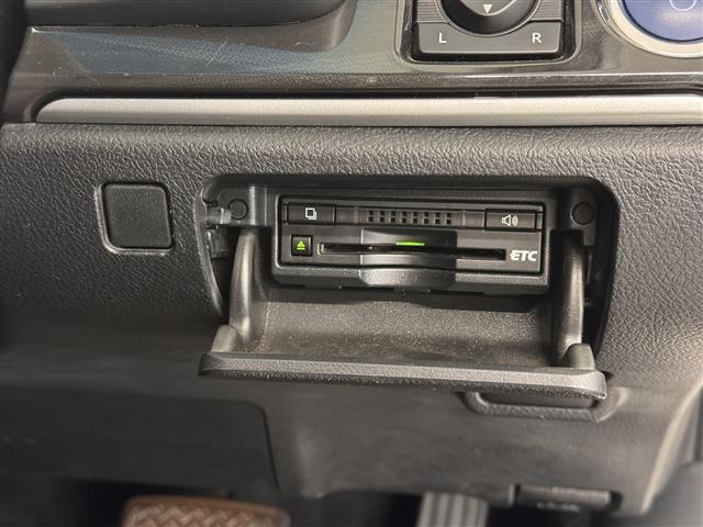 クラウンハイブリッド アスリートＳ　寒冷地仕様／８インチナビ／バックカメラ／ドライブレコーダー／ＥＴＣ／クルーズコントロール／パワーシート／シートヒーター／ステアリングヒーター／オートライト／ＨＩＤヘッドライト／社外１９ＡＷ／Ｐスタート（30枚目）