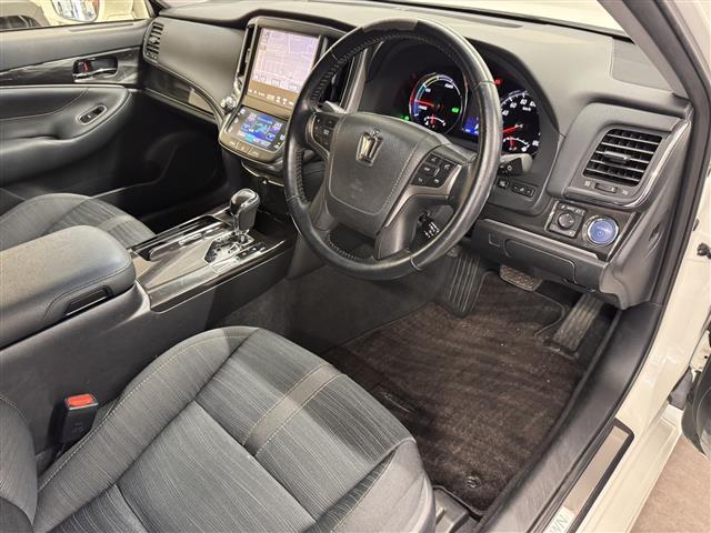 クラウンハイブリッド アスリートＳ　寒冷地仕様／８インチナビ／バックカメラ／ドライブレコーダー／ＥＴＣ／クルーズコントロール／パワーシート／シートヒーター／ステアリングヒーター／オートライト／ＨＩＤヘッドライト／社外１９ＡＷ／Ｐスタート（32枚目）