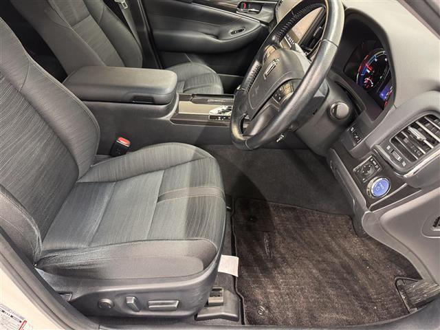 クラウンハイブリッド アスリートＳ　寒冷地仕様／８インチナビ／バックカメラ／ドライブレコーダー／ＥＴＣ／クルーズコントロール／パワーシート／シートヒーター／ステアリングヒーター／オートライト／ＨＩＤヘッドライト／社外１９ＡＷ／Ｐスタート（33枚目）