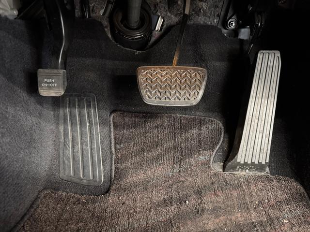 クラウンハイブリッド アスリートＳ　寒冷地仕様／８インチナビ／バックカメラ／ドライブレコーダー／ＥＴＣ／クルーズコントロール／パワーシート／シートヒーター／ステアリングヒーター／オートライト／ＨＩＤヘッドライト／社外１９ＡＷ／Ｐスタート（35枚目）