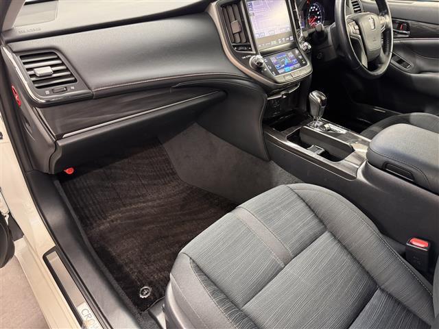 クラウンハイブリッド アスリートＳ　寒冷地仕様／８インチナビ／バックカメラ／ドライブレコーダー／ＥＴＣ／クルーズコントロール／パワーシート／シートヒーター／ステアリングヒーター／オートライト／ＨＩＤヘッドライト／社外１９ＡＷ／Ｐスタート（37枚目）