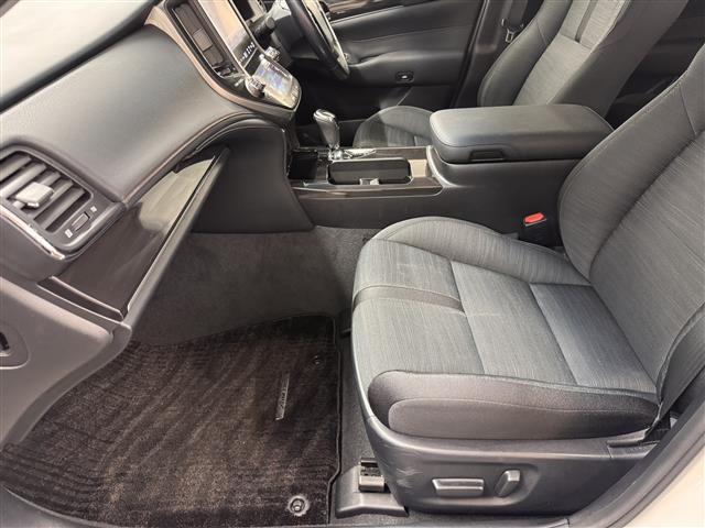 クラウンハイブリッド アスリートＳ　寒冷地仕様／８インチナビ／バックカメラ／ドライブレコーダー／ＥＴＣ／クルーズコントロール／パワーシート／シートヒーター／ステアリングヒーター／オートライト／ＨＩＤヘッドライト／社外１９ＡＷ／Ｐスタート（38枚目）