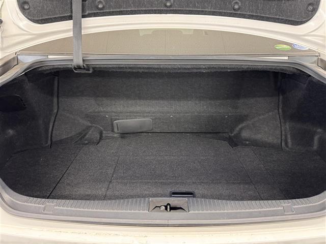 クラウンハイブリッド アスリートＳ　寒冷地仕様／８インチナビ／バックカメラ／ドライブレコーダー／ＥＴＣ／クルーズコントロール／パワーシート／シートヒーター／ステアリングヒーター／オートライト／ＨＩＤヘッドライト／社外１９ＡＷ／Ｐスタート（47枚目）