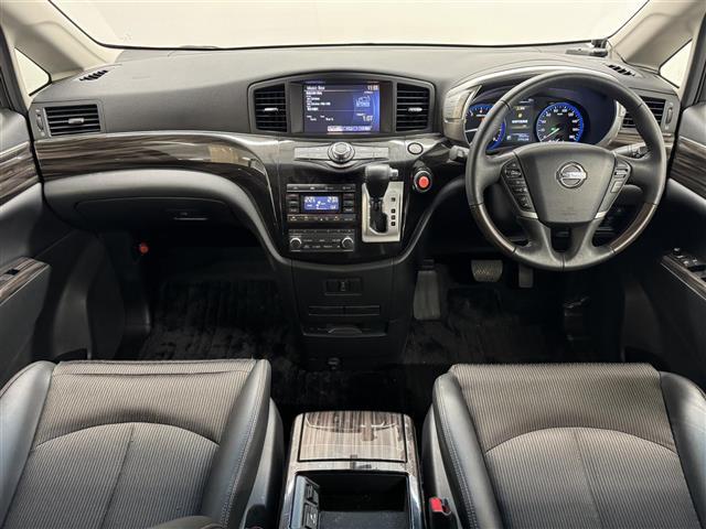 エルグランド 250ハイウェイスターS アーバンクロム 後席モニター/純正8インチナビ/アラウンドビューモニター/ドライブレコーダー/ETC/クルーズコントロール/ハーフレザー/オットマンシート/AC100V/両側オートスライドドア/AFS付LEDライト(2枚目)