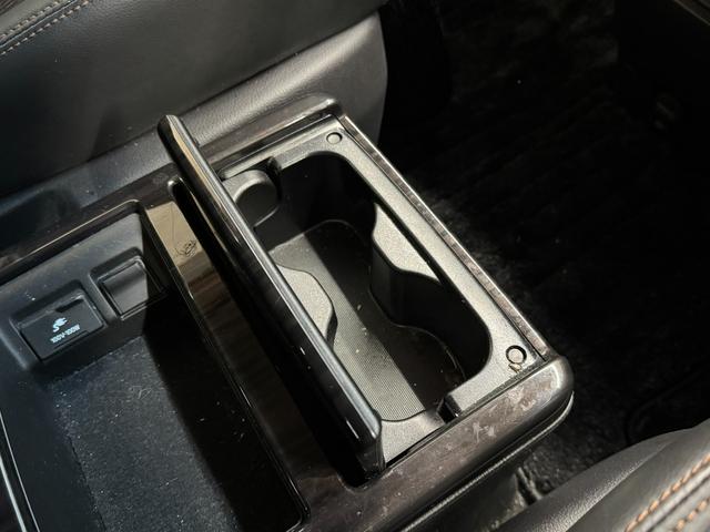 エルグランド 250ハイウェイスターS アーバンクロム 後席モニター/純正8インチナビ/アラウンドビューモニター/ドライブレコーダー/ETC/クルーズコントロール/ハーフレザー/オットマンシート/AC100V/両側オートスライドドア/AFS付LEDライト(16枚目)