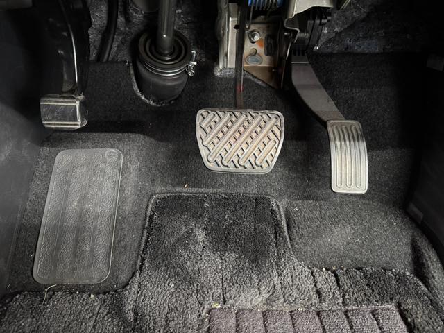 エルグランド 250ハイウェイスターS アーバンクロム 後席モニター/純正8インチナビ/アラウンドビューモニター/ドライブレコーダー/ETC/クルーズコントロール/ハーフレザー/オットマンシート/AC100V/両側オートスライドドア/AFS付LEDライト(32枚目)