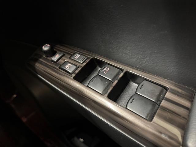 エルグランド 250ハイウェイスターS アーバンクロム 後席モニター/純正8インチナビ/アラウンドビューモニター/ドライブレコーダー/ETC/クルーズコントロール/ハーフレザー/オットマンシート/AC100V/両側オートスライドドア/AFS付LEDライト(33枚目)