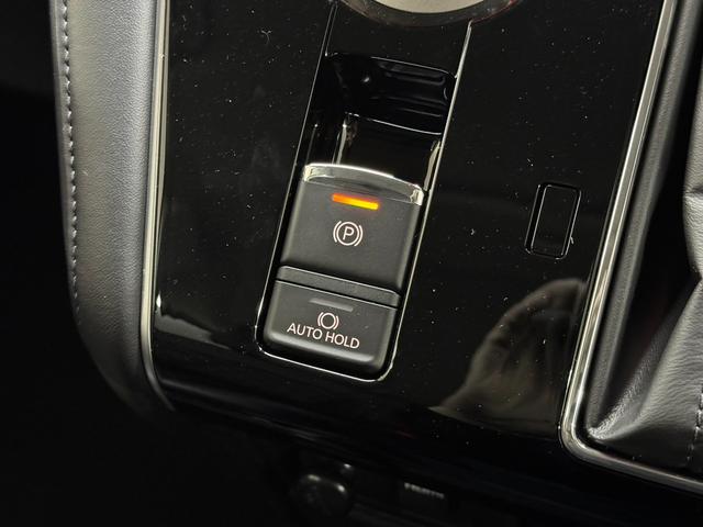 デリカD:5 ブラックエディション 登録済未使用車/アルパイン11インチナビ/マルチアラウンドモニター/両側オートスライドドア/本革シート/ブラインドスポットモニター/衝突被害軽減ブレーキ/パワーバックドア/パワーシート/シートヒーター(12枚目)