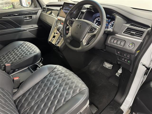 デリカD:5 ブラックエディション 登録済未使用車/アルパイン11インチナビ/マルチアラウンドモニター/両側オートスライドドア/本革シート/ブラインドスポットモニター/衝突被害軽減ブレーキ/パワーバックドア/パワーシート/シートヒーター(34枚目)