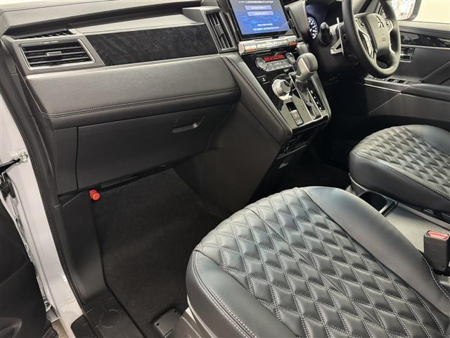 デリカD:5 ブラックエディション 登録済未使用車/アルパイン11インチナビ/マルチアラウンドモニター/両側オートスライドドア/本革シート/ブラインドスポットモニター/衝突被害軽減ブレーキ/パワーバックドア/パワーシート/シートヒーター(37枚目)