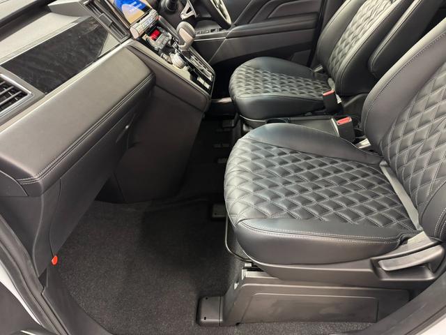 デリカD:5 ブラックエディション 登録済未使用車/アルパイン11インチナビ/マルチアラウンドモニター/両側オートスライドドア/本革シート/ブラインドスポットモニター/衝突被害軽減ブレーキ/パワーバックドア/パワーシート/シートヒーター(38枚目)