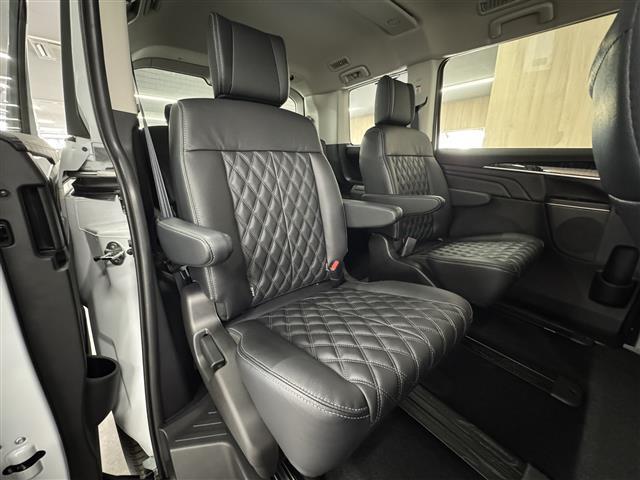 デリカD:5 ブラックエディション 登録済未使用車/アルパイン11インチナビ/マルチアラウンドモニター/両側オートスライドドア/本革シート/ブラインドスポットモニター/衝突被害軽減ブレーキ/パワーバックドア/パワーシート/シートヒーター(42枚目)