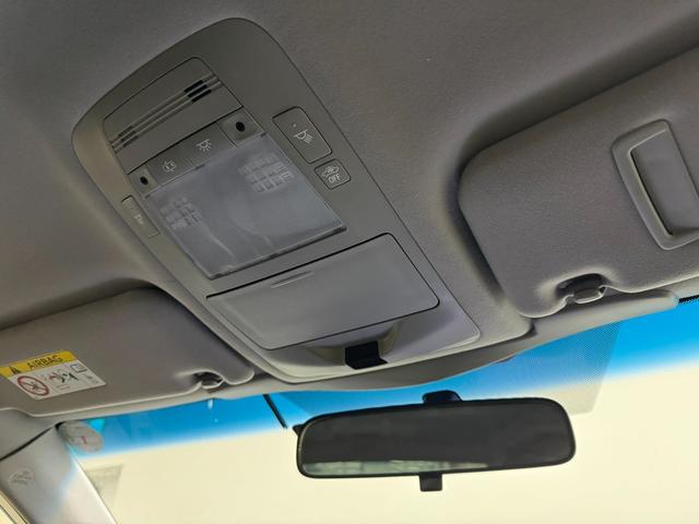 クラウンハイブリッド アスリートS 純正8インチマルチナビ/バックカメラ/ビルトインETC/クルーズコントロール/パワーシート/シートヒーター/ステアリングヒーター/オートライト/HIDヘッドライト/デュアルオートエアコン/スマートキー(15枚目)