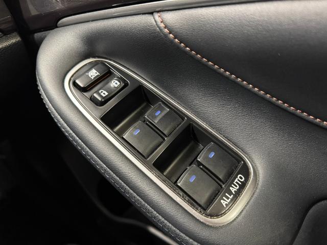 クラウンハイブリッド アスリートS 純正8インチマルチナビ/バックカメラ/ビルトインETC/クルーズコントロール/パワーシート/シートヒーター/ステアリングヒーター/オートライト/HIDヘッドライト/デュアルオートエアコン/スマートキー(29枚目)