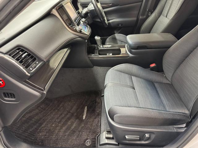 クラウンハイブリッド アスリートS 純正8インチマルチナビ/バックカメラ/ビルトインETC/クルーズコントロール/パワーシート/シートヒーター/ステアリングヒーター/オートライト/HIDヘッドライト/デュアルオートエアコン/スマートキー(34枚目)