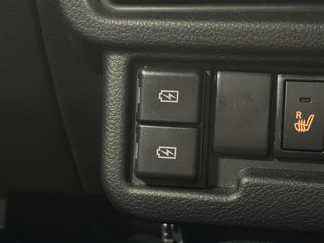 ワゴンRスマイル ハイブリッドS 両側パワースライドドア/8インチナビ/全方位モニター/ETC/2トーンルーフ/デュアルカメラブレーキサポート/車線逸脱警報機能/リヤパーキングセンサー/LEDヘッドライト/オートライト/シートヒーター(11枚目)