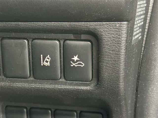 デリカD:5 P 後席モニター/10インチナビ/マルチアラウンドモニター/ドラレコ/ETC/後側方車両検知警報システム/衝突被害軽減ブレーキ/レーダークルコン/LED/オートハイビーム/パワーバックドア/シートヒーター(19枚目)