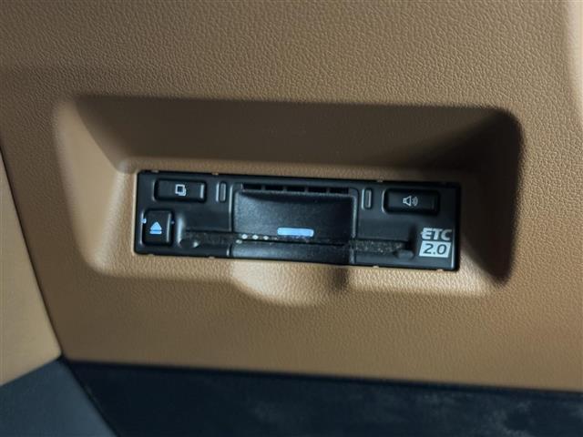 ヴェルファイアハイブリッド Z プレミア モデリスタ/後席モニター/14インチナビ/パノラミックビュー/ドラレコ/ETC2.0/ユニバーサルステップ/アドバンストパーク/左右独立ムーンルーフ/茶革/BSM/デジタルインナーミラー/衝突被害軽減(18枚目)