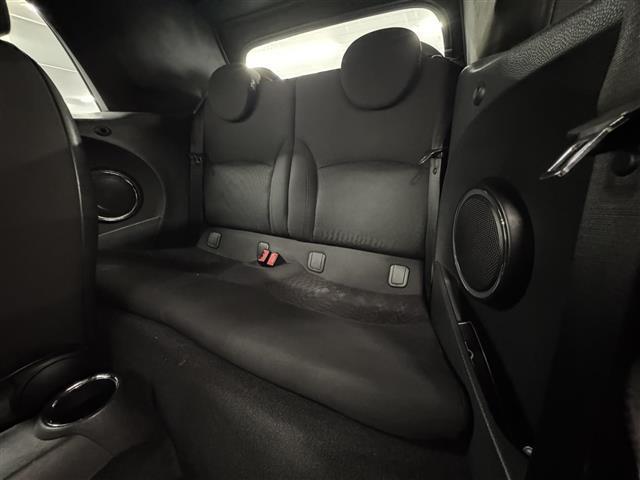 ＭＩＮＩ クーパーＳ　コンバーチブル　電動ソフトトップオープン動作ＯＫ／ＣＤ／ポータブルナビ／バックカメラ／ドラレコ／ＥＴＣ／デジタルインナーミラー／シートヒーター／ディスチャージヘッドライト／パドルシフト／オートエアコン／純正１７ＡＷ（34枚目）