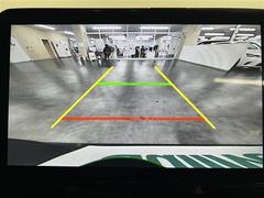 【バックカメラ】駐車時に後方がリアルタイム映像で確認できます。大型商業施設や立体駐車場での駐車時や、夜間のバック時に大活躍！運転スキルに関わらず、今や必須となった装備のひとつです！ 5