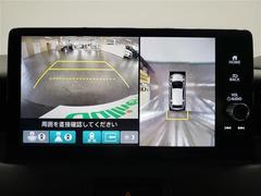 【全方位カメラ】を装備しております。全周囲カメラで危険察知。狭い駐車場でも安心して駐車できますね。 4