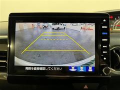 【バックカメラ】駐車時に後方がリアルタイム映像で確認できます。大型商業施設や立体駐車場での駐車時や、夜間のバック時に大活躍！運転スキルに関わらず、今や必須となった装備のひとつです！ 3