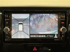 【アラウンドビューモニター】を装備しております。全周囲カメラで危険察知。狭い駐車場でも安心して駐車できますね。 3