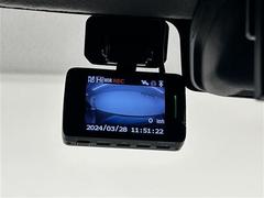 【ドライブレコーダー】ドライブレコーダーは、映像・音声などを記録する自動車用の車載装置のことです。　もしもの事故の際の記録はもちろん、旅行の際の思い出としてドライブの映像を楽しむことができます。 7