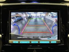 【バックカメラ】駐車時に後方がリアルタイム映像で確認できます。大型商業施設や立体駐車場での駐車時や、夜間のバック時に大活躍！運転スキルに関わらず、今や必須となった装備のひとつです！ 3