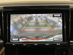 【バックカメラ】駐車時に後方がリアルタイム映像で確認できます。大型商業施設や立体駐車場での駐車時や、夜間のバック時に大活躍！運転スキルに関わらず、今や必須となった装備のひとつです！ 4