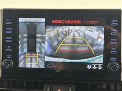 【アラウンドビューモニター】を装備しております。全周囲カメラで危険察知。狭い駐車場でも安心して駐車できますね。 4